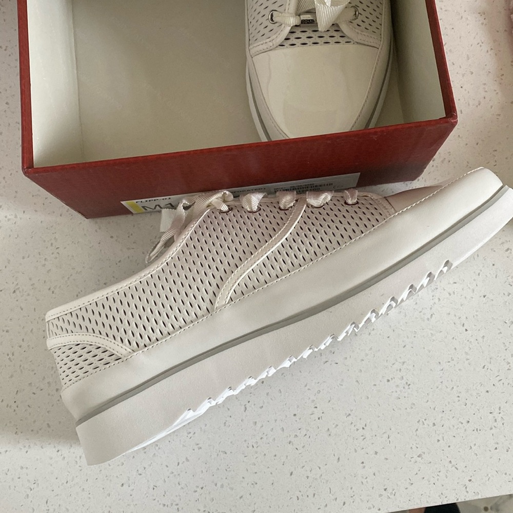 Donald Pliner Flipp Sneaker